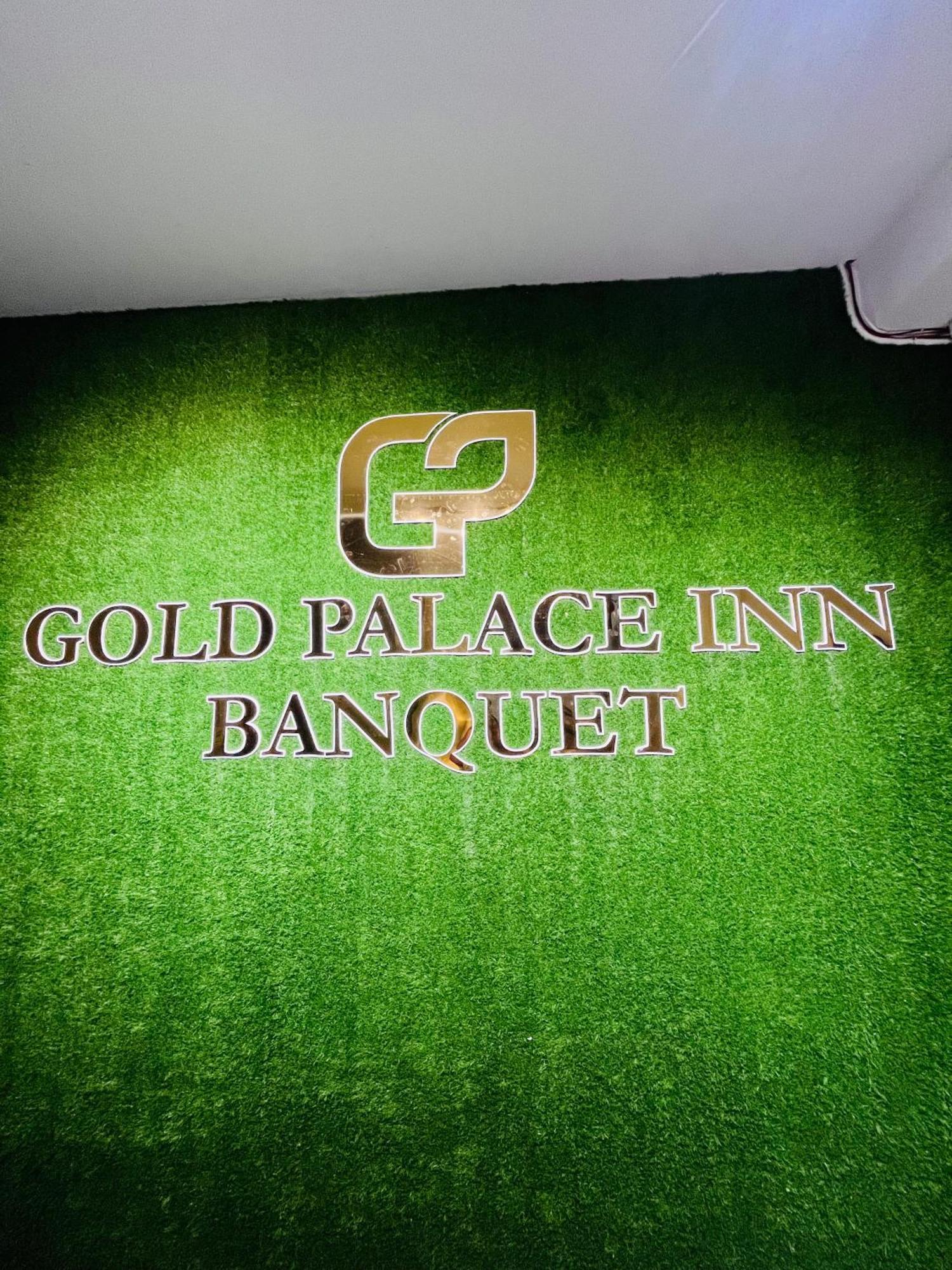 Hotel Gold Palace Inn Surat Esterno foto