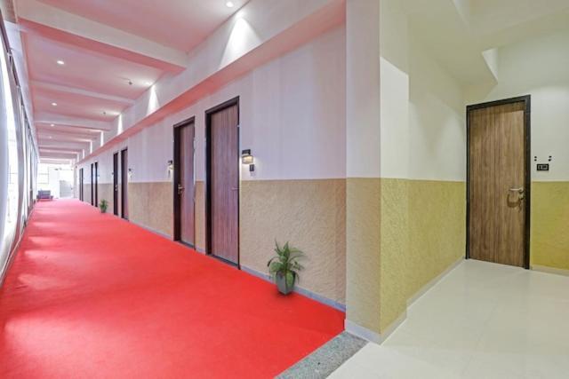 Hotel Gold Palace Inn Surat Esterno foto