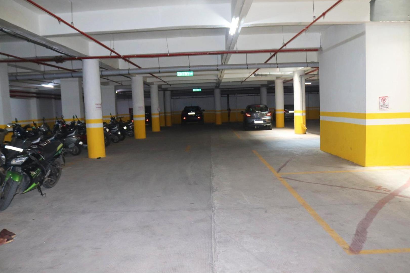 Hotel Gold Palace Inn Surat Esterno foto