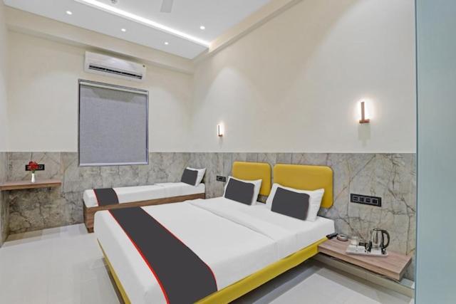 Hotel Gold Palace Inn Surat Esterno foto