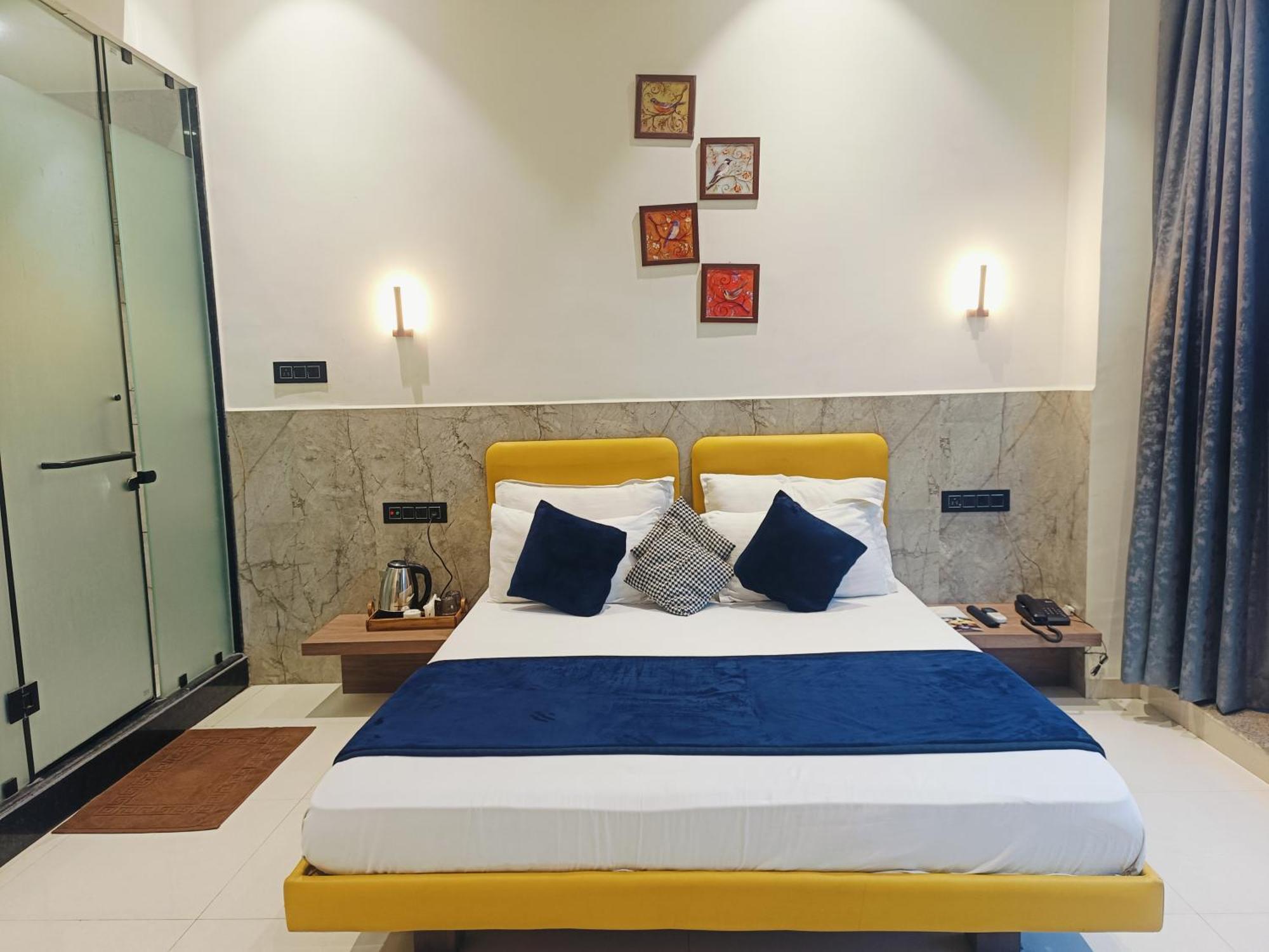 Hotel Gold Palace Inn Surat Esterno foto