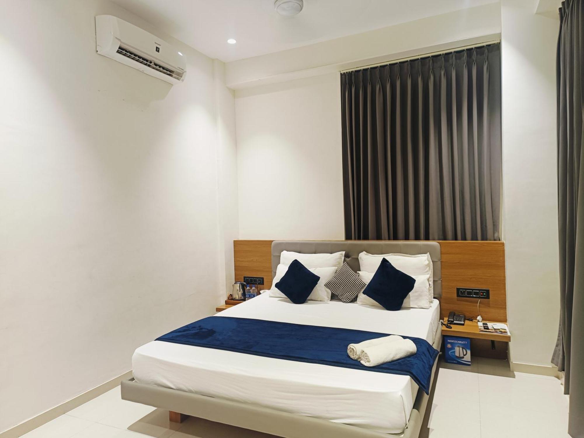 Hotel Gold Palace Inn Surat Esterno foto