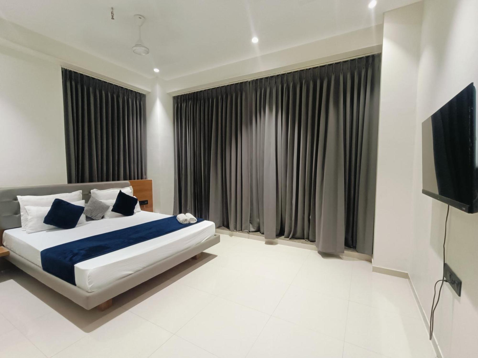 Hotel Gold Palace Inn Surat Esterno foto