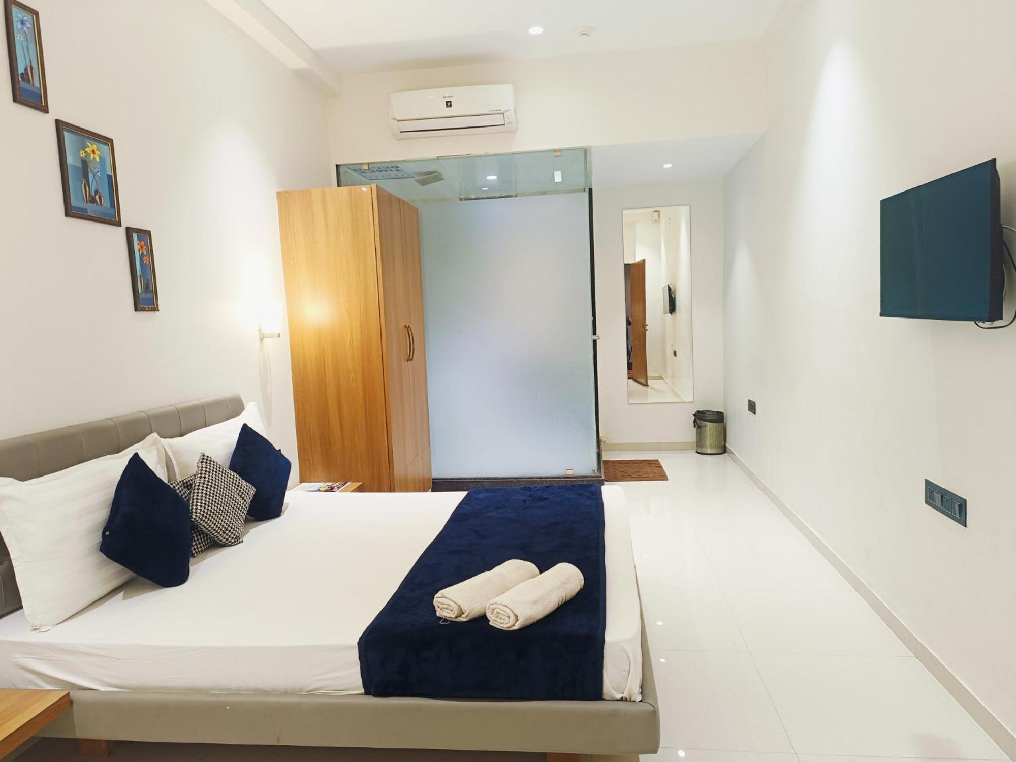 Hotel Gold Palace Inn Surat Esterno foto