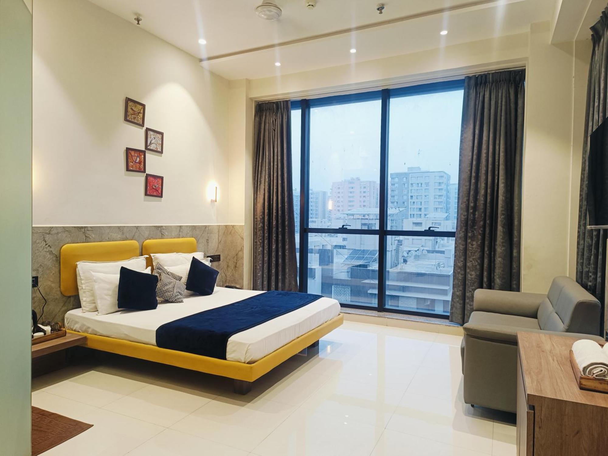 Hotel Gold Palace Inn Surat Esterno foto