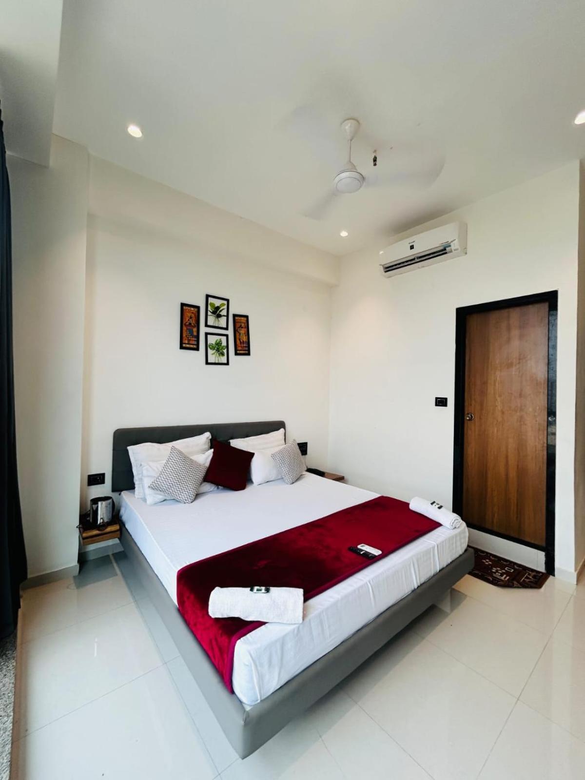 Hotel Gold Palace Inn Surat Esterno foto