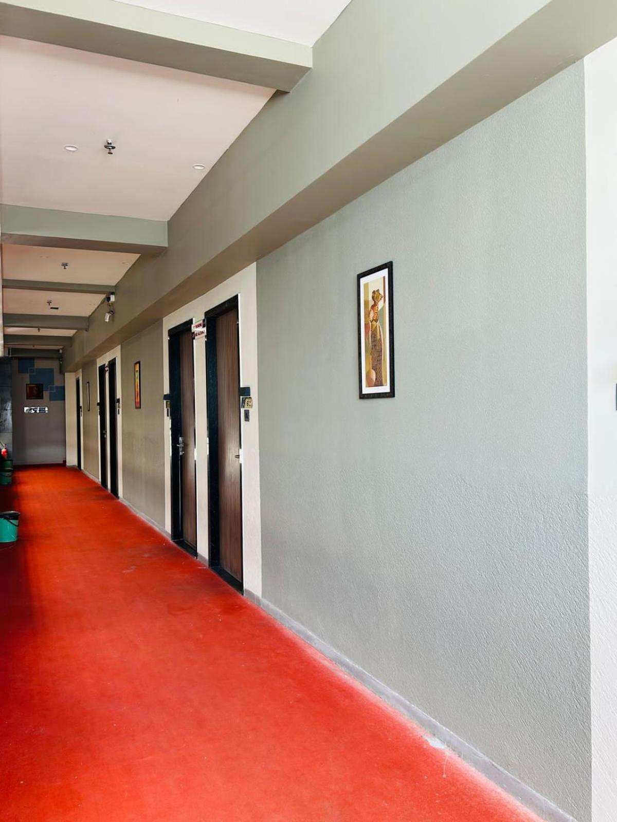 Hotel Gold Palace Inn Surat Esterno foto