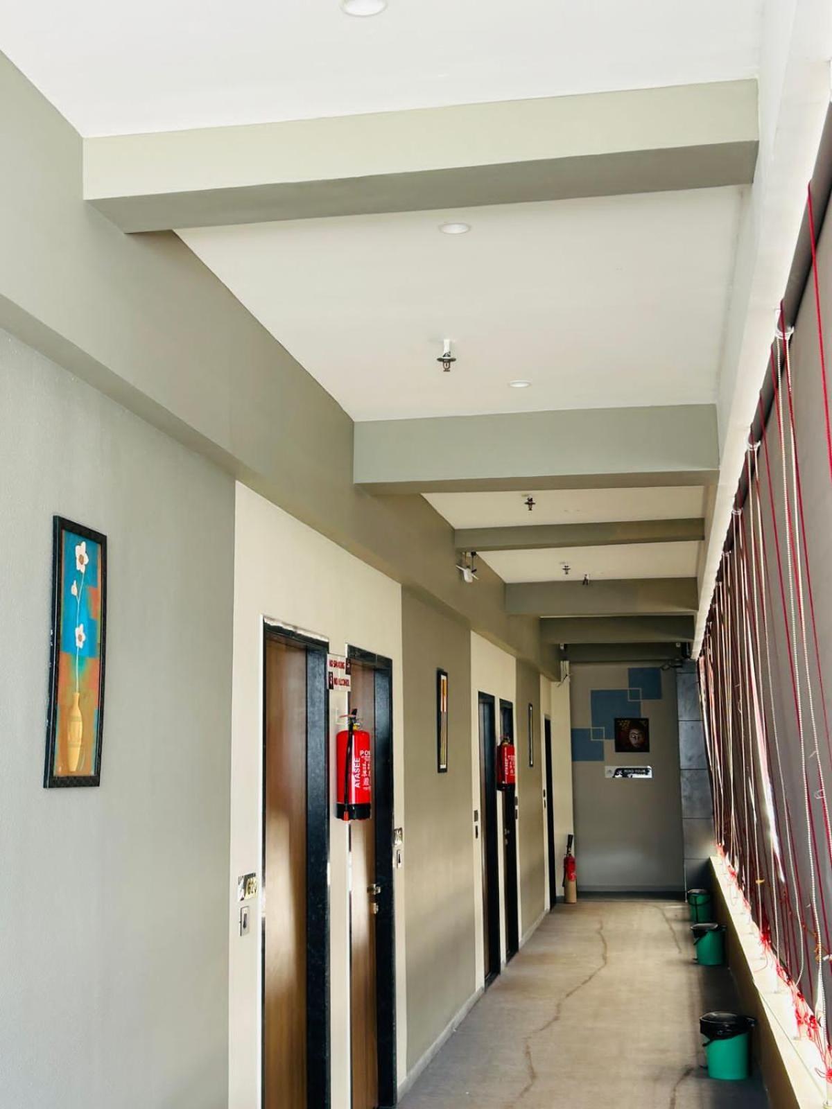 Hotel Gold Palace Inn Surat Esterno foto
